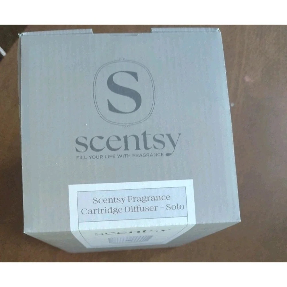 Scentsy Solo Fragrance Cartridge Diffuser Used 40 HRS 2 Cartridges New Open Box